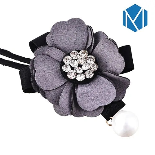 Elegant Woman Flower Donuts Twist Headband